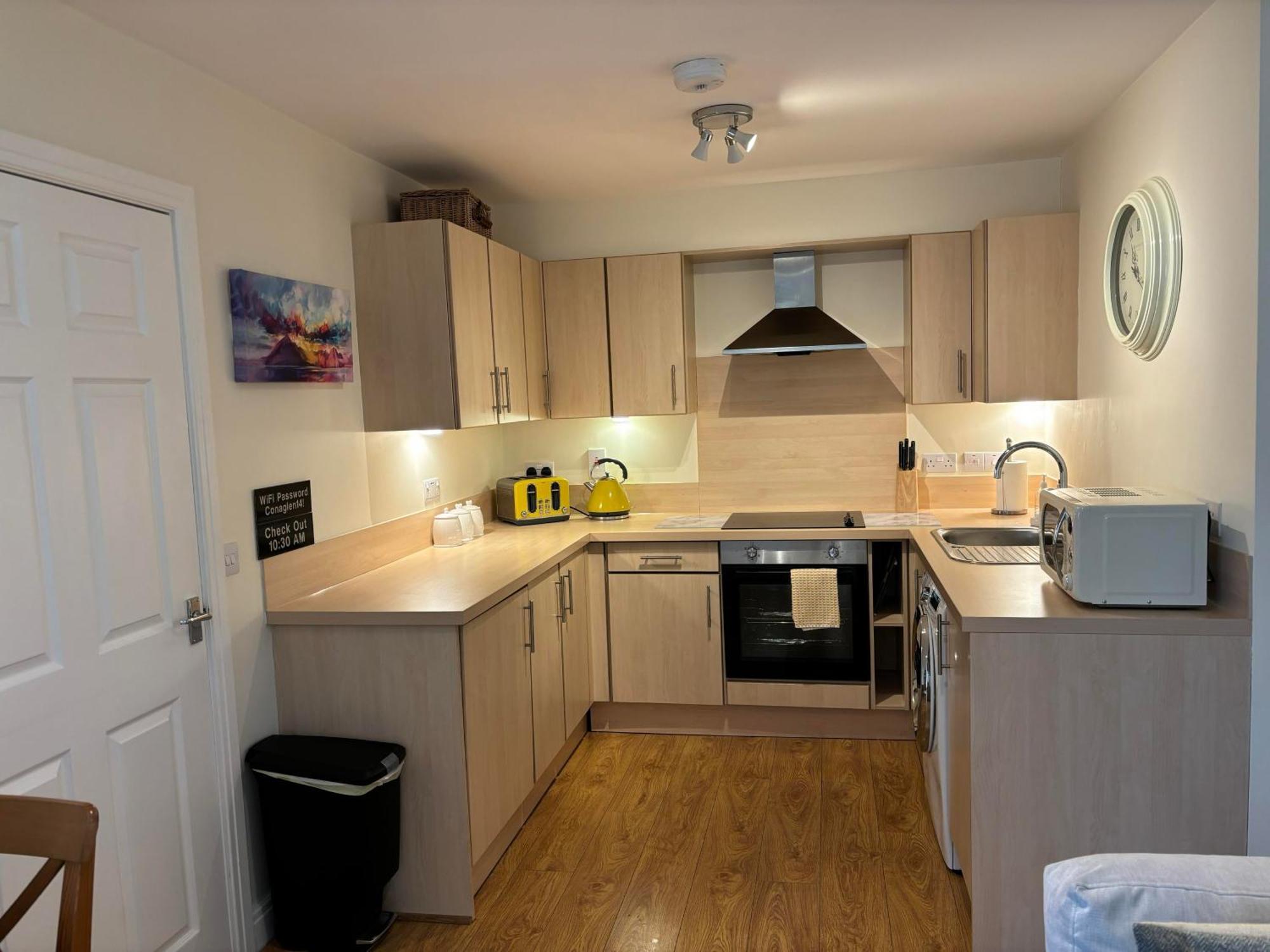 Conaglen, Glenloch View, Fort William 2-Bedroom Loch Side Flat المظهر الخارجي الصورة