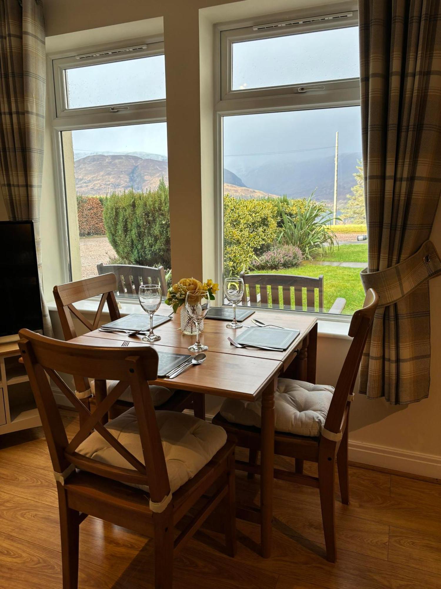 Conaglen, Glenloch View, Fort William 2-Bedroom Loch Side Flat المظهر الخارجي الصورة